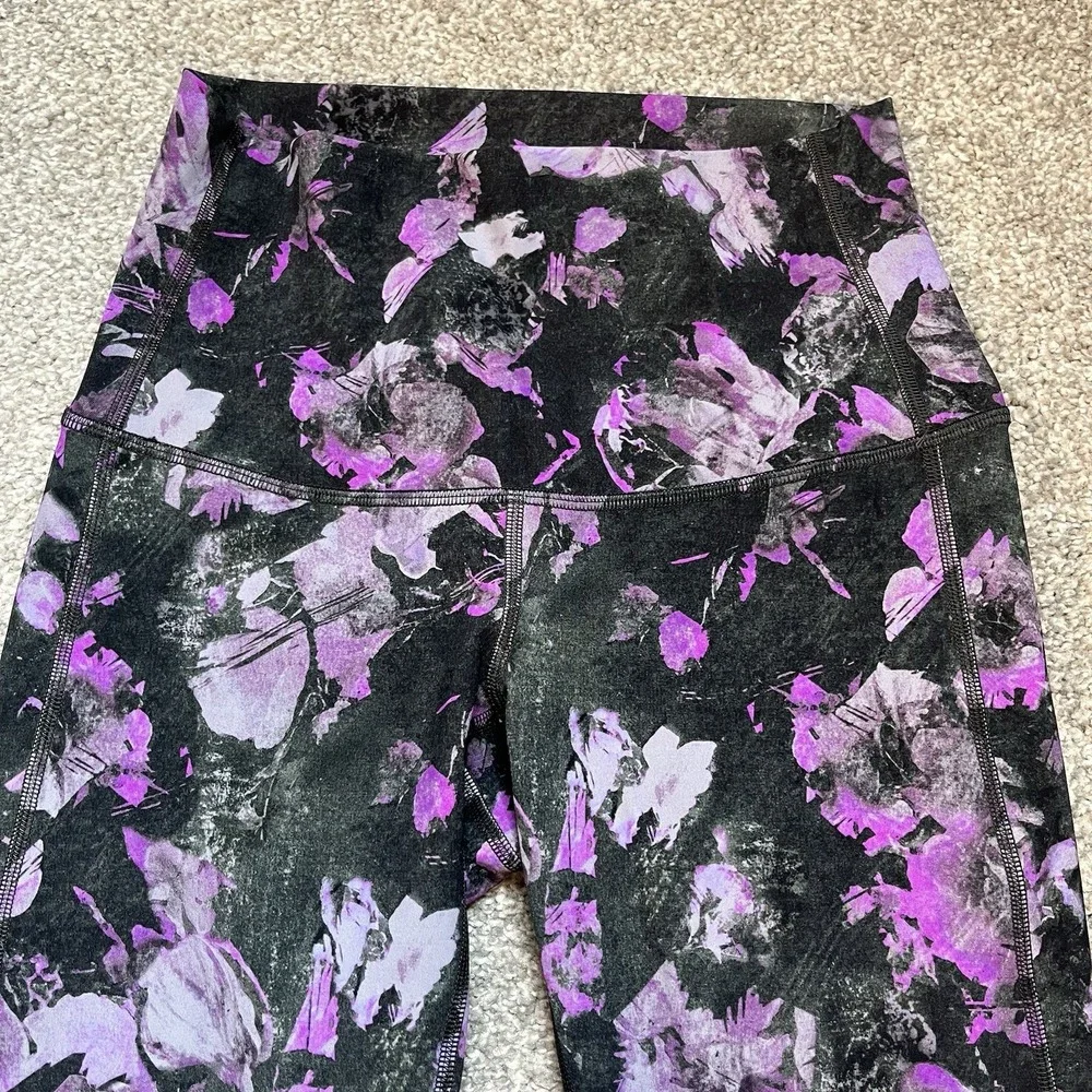 Lululemon Womens 4 Wunder Under Crop High Rise Scalloped Hem Black Purple Floral